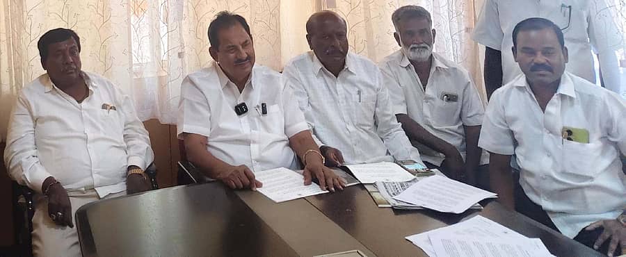 ಶ್ರೀವಾಸಪುರದಲ್ಲಿ ಶನಿವಾರ ಪತ್ರಿಕಾಗೋಷ್ಠಿಯಲ್ಲಿ ಶಾಸಕ ಜಿ.ಕೆ.ವೆಂಕಟಶಿವಾರೆಡ್ಡಿ ಮಾತನಾಡಿದರು