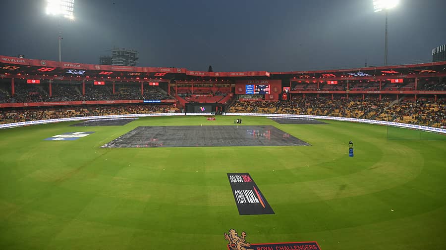 <div class="paragraphs"><p>ಚಿನ್ನಸ್ವಾಮಿ ಕ್ರೀಡಾಂಗಣ</p></div>