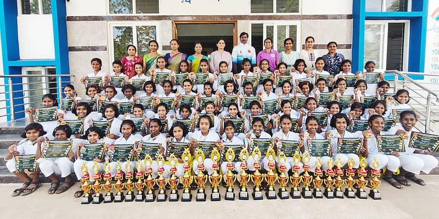 <div class="paragraphs"><p>ಕರಾಟೆ ಮತ್ತು ಯೋಗ ಚಾಂಪಿಯನ್ ಶಿಪ್ ಸ್ಪರ್ಧೆಯಲ್ಲಿ&nbsp; ಭಾಗವಹಿಸಿ ಪ್ರಶಸ್ತಿಗೆ ಭಾಜನರಾದ ನಾಪೋಕ್ಲುವಿನ ಡಾ. ಬಿ. ಆರ್ ಅಂಬೇಡ್ಕರ್ ವಸತಿ ಶಾಲೆಯ ವಿದ್ಯಾರ್ಥಿನಿಯರು.</p></div>