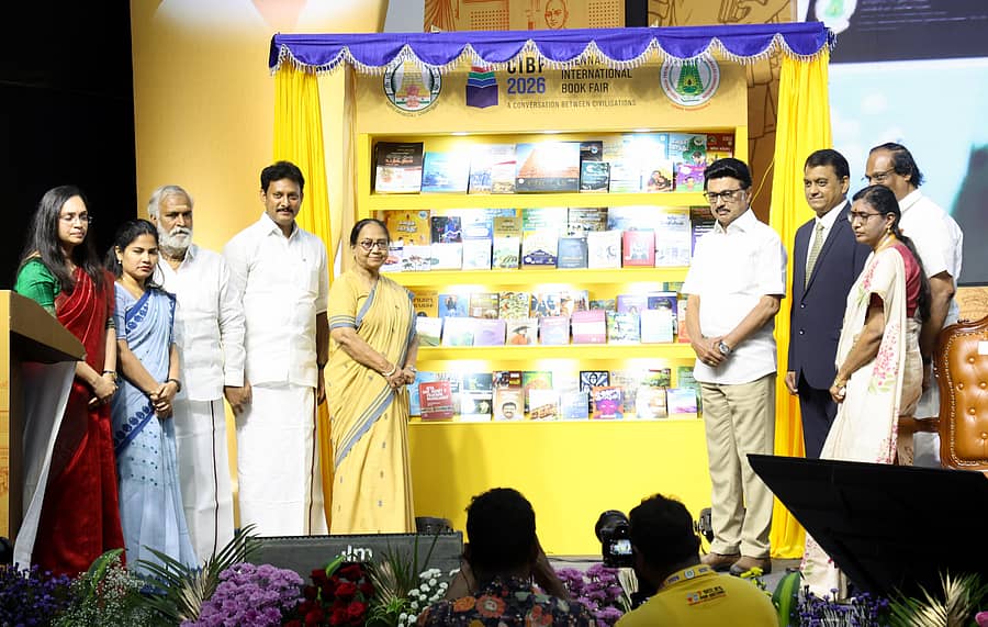 ಚೆನ್ನೈನಲ್ಲಿ ಭಾನುವಾರ ಮುಕ್ತಾಯಗೊಂಡ ಚೆನ್ನೈ ಅಂತರರಾಷ್ಟ್ರೀಯ ಪುಸ್ತಕ ಮೇಳ–2026ರಲ್ಲಿ ತಮಿಳಿನಿಂದ ವಿವಿಧ ಭಾಷೆಗಳಿಗೆ ಅನುವಾದಗೊಂಡ ಕೃತಿಗಳನ್ನು ಬಿಡುಗಡೆ ಮಾಡಲಾಯಿತು. ತಮಿಳುನಾಡು ಮುಖ್ಯಮಂತ್ರಿ ಎಂ.ಕೆ. ಸ್ಟಾಲಿನ್, ಶಾಲಾ ಶಿಕ್ಷಣ ಸಚಿವ ಡಾ.ಅನ್ಬಿಲ್ ಮಹೇಶ್ ಪೊಯ್ಯಮೊಳಿ, ಬುಕರ್ ಪ್ರಶಸ್ತಿ ಪುರಸ್ಕೃತೆ ಬಾನು ಮುಷ್ತಾಕ್, ತಮಿಳು ಲೇಖಕ ಇಮೈಯಂ ಉಪಸ್ಥಿತರಿದ್ದರು