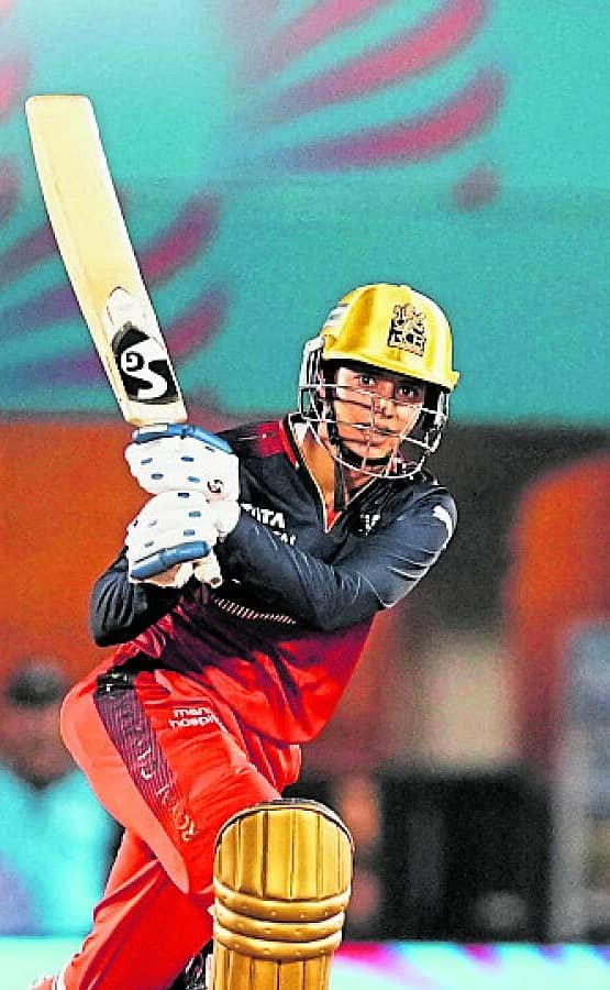 <div class="paragraphs"><p>ರಾಯಲ್‌ ಚಾಲೆಂಜರ್ಸ್‌ ಬೆಂಗಳೂರು ತಂಡದ ನಾಯಕಿ ಸ್ಮೃತಿ ಮಂದಾನ ಬ್ಯಾಟಿಂಗ್‌ </p></div>