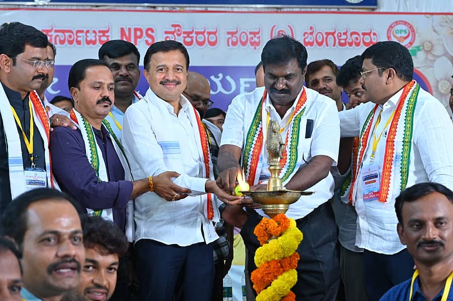 <div class="paragraphs"><p>ಅಖಿಲ ಕರ್ನಾಟಕ ಎನ್‌ಪಿಎಸ್ ನೌಕರರ ಸಂಘದ&nbsp;2ನೇ ರಾಜ್ಯ ಕಾರ್ಯಕಾರಿಣಿ ಸಭೆ</p></div>