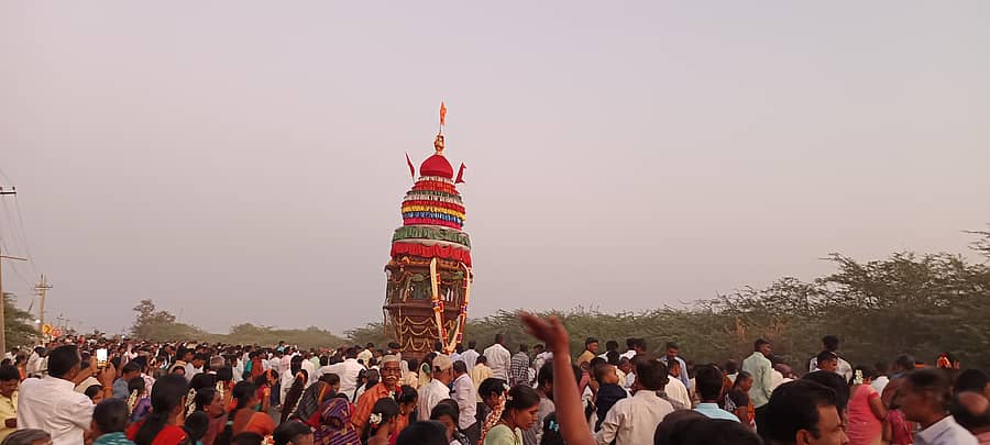 ರೋಣ ಪಟ್ಟಣದ ಶಿವಾನಂದ ಮಠದ ರಥೋತ್ಸವ ಜರುಗಿತು