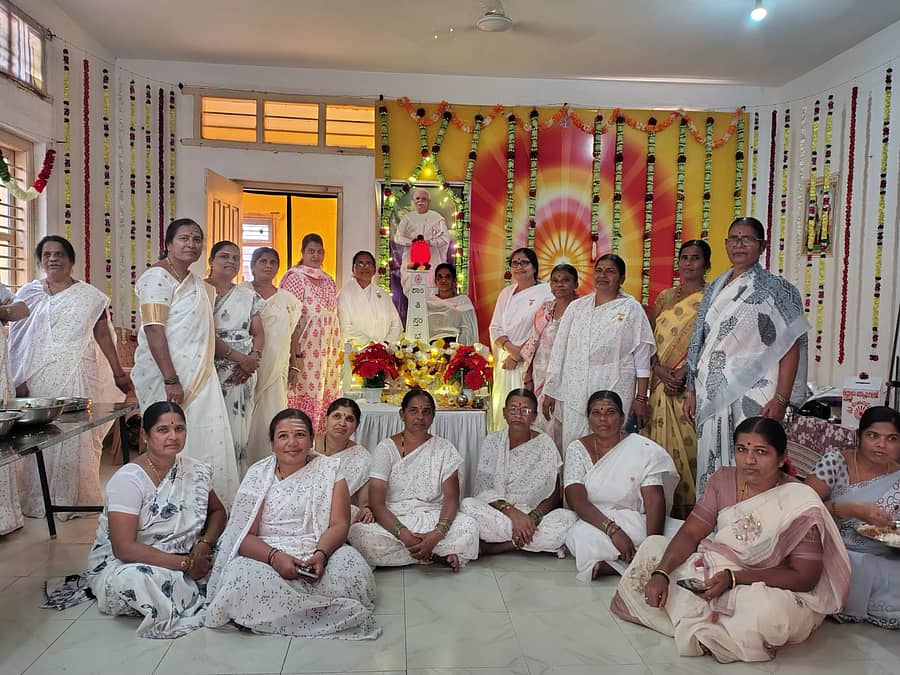 ಯಲಬುರ್ಗಾ ಪಟ್ಟಣದ ಈಶ್ವರಿ ವಿದ್ಯಾಲಯದಲ್ಲಿ ಬ್ರಹ್ಮಬಾಬಾ ಅವರ 57ನೇ ಸ್ಮೃತಿ ದಿನಾ  ದಿನಾಚರಣೆ ಕಾರ್ಯಕ್ರಮ ನಡೆಯಿತು 