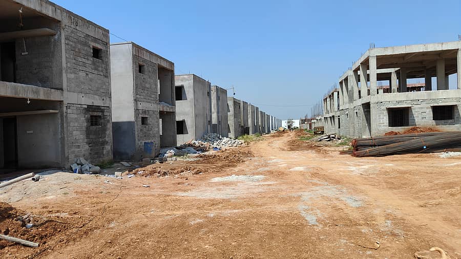 ಹಾವೇರಿ ನಾಗೇಂದ್ರನಮಟ್ಟಿ ಬಳಿಯ ಶಾಂತಿನಗರದಲ್ಲಿ ನಿರ್ಮಾಣ ಹಂತದಲ್ಲಿರುವ  ಜಿ+1 ಮನೆಗಳು