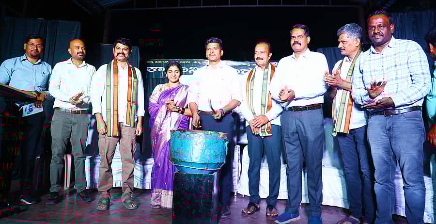 ಜಗಳೂರು ತಾಲ್ಲೂಕಿನ ತಮಲೇಹಳ್ಳಿ ಗ್ರಾಮದಲ್ಲಿ ನಡೆದ ಕಾನೂನು ಜಾಗೃತಿ ಕಾರ್ಯಕ್ರಮದಲ್ಲಿ ನಡೆಯಿತು