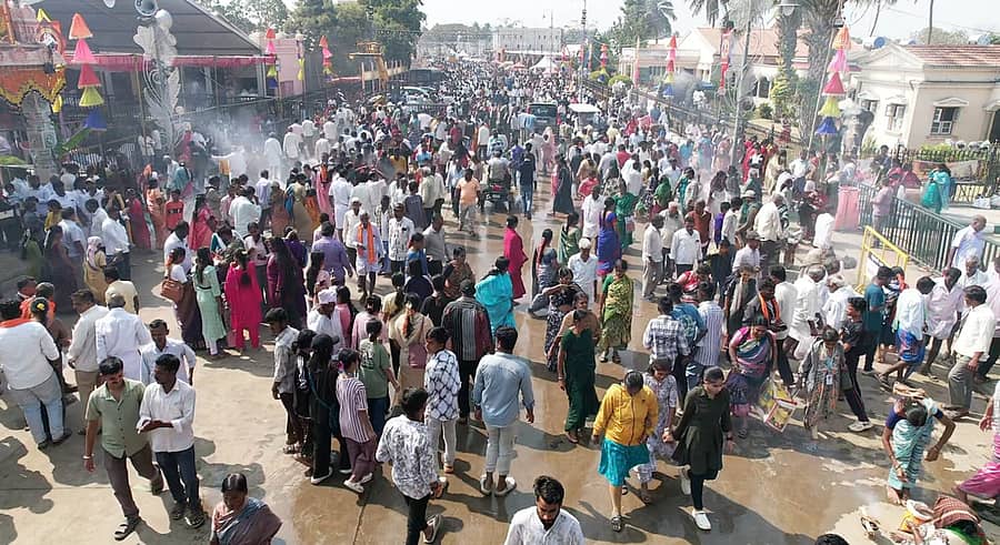 ಸುತ್ತೂರು ಜಾತ್ರೆಯಲ್ಲಿ ಭಾನುವಾರ ಕಂಡ ಜನಸ್ತೋಮ