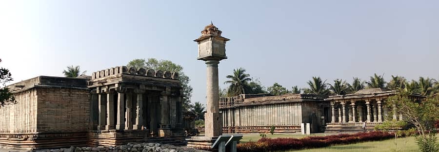 ಹಳೇಬೀಡಿನ ಬಸ್ತಿಹಳ್ಳಿಯ ಜಿನ ಮಂದಿರಗಳು.