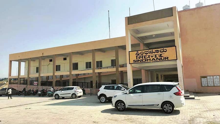 ಸಿಂಧನೂರಿನ ರೈಲ್ವೆ ನಿಲ್ದಾಣ ಕಟ್ಟಡದ ಮುನ್ನೋಟ