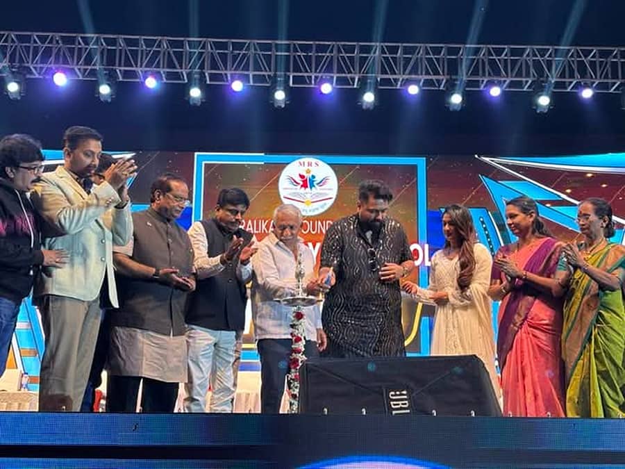 ಮುಧೋಳ ರಾಯಲ್ ಸ್ಕೂಲ್‌ನಲ್ಲಿ ನಡೆಯುತ್ತಿರುವ ಆವಿಷ್ಕಾರ-5 ಸಮಾರಂಭದ ಸಮಾರೋಪ‌ಕ್ಕೆ ನಟ, ನಿರ್ದೇಶಕ‌ ತರುಣ ಸುಧೀರ ಚಾಲನೆ ನೀಡಿದರು