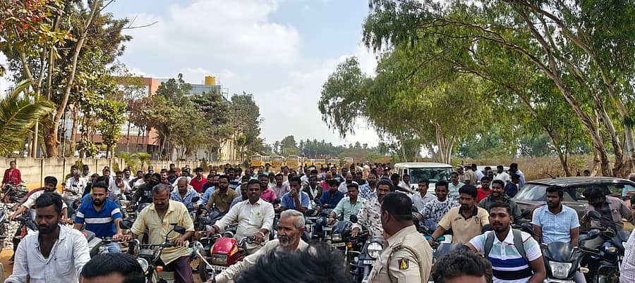 ಚಿತ್ರ: ದ್ವಿಚಕ್ರ ವಾಹನ ಸವಾರರು