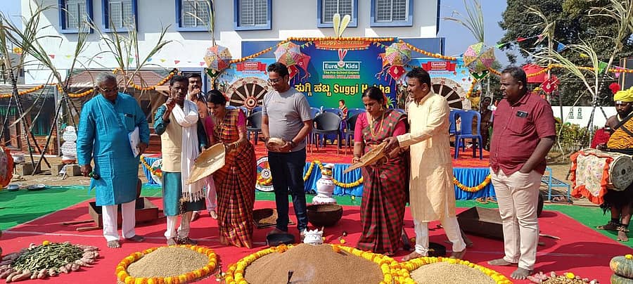 ದೊಡ್ಡಬ್ಯಾಲಕೆರೆಯ ಯೂರೋಕಿಡ್ಸ್ ಪ್ರೀ ಸ್ಕೂಲ್‌ನಲ್ಲಿ ಈಚೆಗೆ ಸಂಕ್ರಾಂತಿ ಹಬ್ಬ ಆಚರಿಸಲಾಯಿತು. 