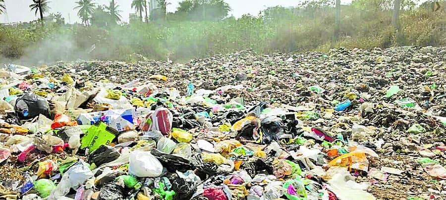 <div class="paragraphs"><p>ಹೆದ್ದಾರಿ ಸಮೀಪ ಕಸದ ರಾಶಿ</p></div>