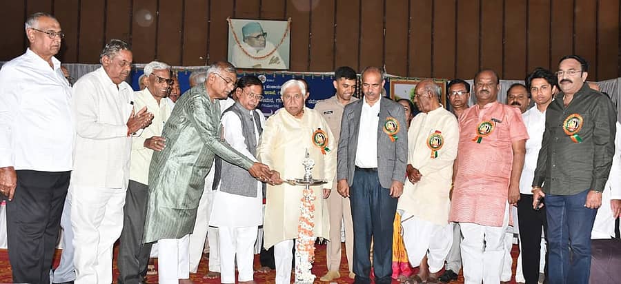 ಗದಗ ಜಿಲ್ಲಾಡಳಿತ ಭವನದಲ್ಲಿ ನಡೆದ ಮಹಾಯೋಗಿ ವೇಮನ ಜಯಂತಿ ಕಾರ್ಯಕ್ರಮವನ್ನು ಸಚಿವ ಎಚ್‌.ಕೆ.ಪಾಟೀಲ ಉದ್ಘಾಟಿಸಿದರು
