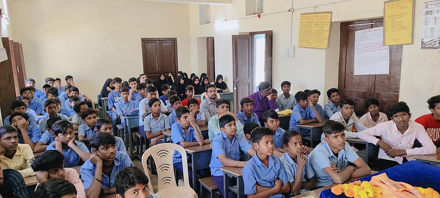 ಸುರಪುರದ ಬಾಲಕರ ಸರ್ಕಾರಿ ಪ್ರೌಢಶಾಲೆಯಲ್ಲಿ ಸೋಮವಾರ ಏರ್ಪಡಿಸಿದ್ದ ಬಾಲ್ಯ ವಿವಾಹ ಮಕ್ತ ಭಾರತ ಕಾರ್ಯಕ್ರಮದಲ್ಲಿ ಭಾಗವಹಿಸಿದ್ದ ಮಕ್ಕಳು