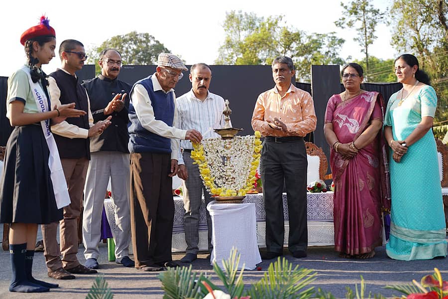 ನಾಪೋಕ್ಲುವಿನ ಎಕ್ಸೆಲ್ ಸ್ಕೂಲ್ ಆಫ್ ಎಜುಕೇಶನ್ ವತಿಯಿಂದ ಭಾನುವಾರ ಆಯೋಜಿಸಿದ್ದ ವಾರ್ಷಿಕೋತ್ಸವ ಸಮಾರಂಭವನ್ನು ಶಾಲೆಯ ಸ್ಥಾಪಕ ಅಧ್ಯಕ್ಷ ಕುಟ್ಟಂಜೆಟ್ಟಿರ ಮಾದಪ್ಪ ಉದ್ಘಾಟಿಸಿದರು