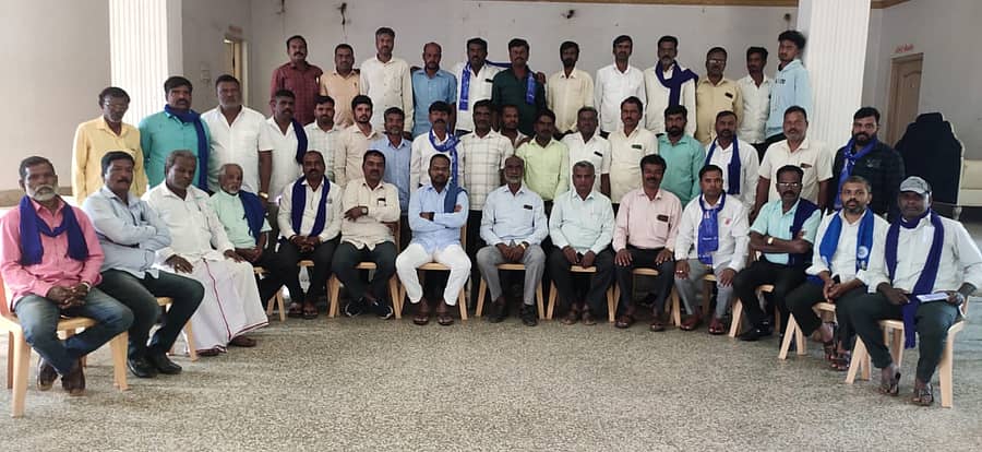 ತಿ.ನರಸೀಪುರ‌ ಪಟ್ಟಣದ ಅಂಬೇಡ್ಕರ್ ಭವನದಲ್ಲಿ ಮಂಗಳವಾರ ದಸಂಸ ಜಿಲ್ಲಾ ಸಮಿತಿಯ ಮುಖಂಡರ ಸಭೆ ನಡೆಯಿತು