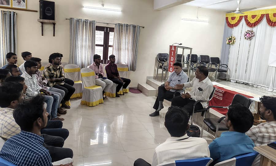 ಯಾದಗಿರಿ ನಗರದ ಜಿಲ್ಲಾ ಕಸಾಪ ಸಭಾಂಗಣದಲ್ಲಿ ಎಐಡಿವೈಒ ಸಂಘಟನೆ ವತಿಯಿಂದ ಯುವಜನರ ವ್ಯಕ್ತಿತ್ವ ವಿಕಸನ ಶಿಬಿರ ಜರುಗಿತು