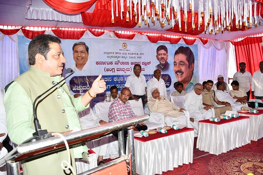 <div class="paragraphs"><p>ಗದಗ ನಗರದ ಗಂಗಿಮಡಿಯಲ್ಲಿ ಮಂಗಳವಾರ ನಡೆದ ಕಾರ್ಯಕ್ರಮದಲ್ಲಿ ವಸತಿ ಸಚಿವ ಬಿ.ಝಡ್‌.ಜಮೀರ್‌ ಅಹ್ಮದ್‌ಖಾನ್‌ ಮಾತನಾಡಿದರು</p></div>