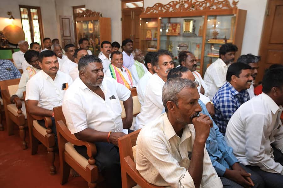 ಚಿಮುಲ್ ಚುನಾವಣೆ ಹಿನ್ನೆಲೆಯಲ್ಲಿ ನಡೆದ ಸಭೆಯಲ್ಲಿ ಪಾಲ್ಗೊಂಡಿದ್ದ ಎನ್‌ಡಿಎ ಮುಖಂಡರು