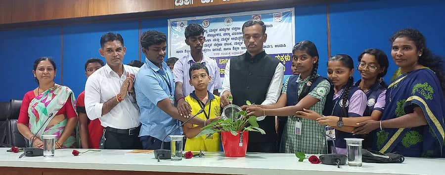 ಕರ್ನಾಟಕ ರಾಜ್ಯ ಮಕ್ಕಳ ಹಕ್ಕುಗಳ ರಕ್ಷಣಾ ಆಯೋಗದ ಸದಸ್ಯ ಡಾ. ತಿಪ್ಪೇಸ್ವಾಮಿ ಕೆ.ಟಿ. ಅವರು ಕಾರ್ಯಕ್ರಮವನ್ನು ಉದ್ಘಾಟಿಸಿದರು