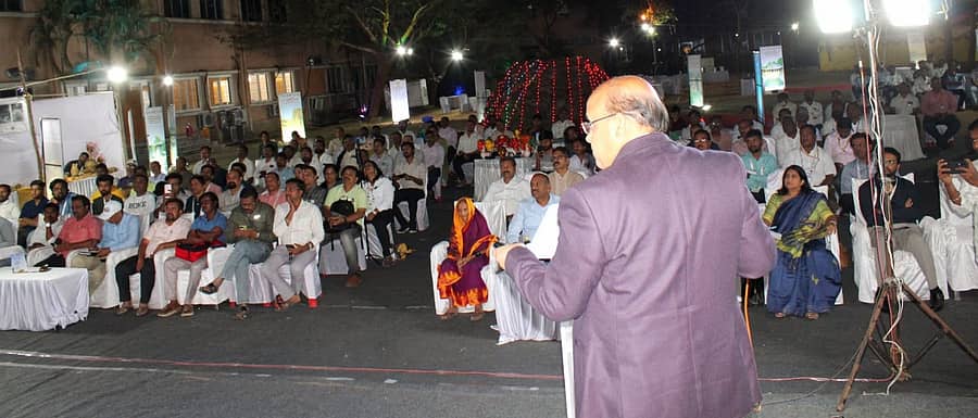 ಕೊಪ್ಪಳದಲ್ಲಿ ಬುಧವಾರ ನಡೆದ ಪ್ರವಾಸೋದ್ಯಮ; ಕೊಪ್ಪಳ ಅನ್ವೇಷಣೆ ಕಾರ್ಯಕ್ರಮದಲ್ಲಿ ಜಿಲ್ಲಾಧಿಕಾರಿ ಡಾ. ಸುರೇಶ ಇಟ್ನಾಳ ಮಾತನಾಡಿದರು