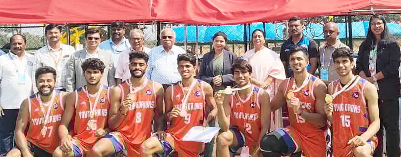 ತುಮಕೂರಿನಲ್ಲಿ ಬುಧವಾರ ನಡೆದ ರಾಜ್ಯ ಒಲಿಂಪಿಕ್ಸ್‌ ಕ್ರೀಡಾಕೂಟದ ಬ್ಯಾಸ್ಕೆಟ್‌ಬಾಲ್‌ ಪಂದ್ಯಾವಳಿ ವಿಜೇತ ಯಂಗ್‌ ಒರಿಯನ್ಸ್‌ ತಂಡ