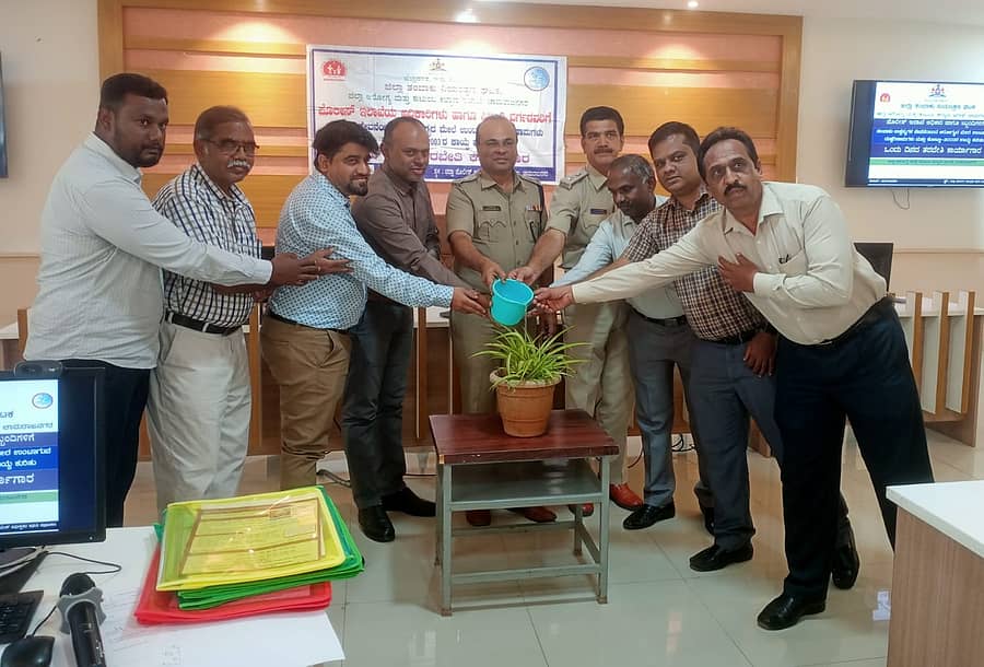 ಜಿಲ್ಲಾ ಪೊಲೀಸ್ ವರಿಷ್ಠಾಧಿಕಾರಿ ಕಚೇರಿ ಸಭಾಂಗಣದಲ್ಲಿ ರಾಷ್ಟ್ರೀಯ ತಂಬಾಕು ನಿಯಂತ್ರಣ ಕಾರ್ಯಕ್ರಮದಡಿ ಪೊಲೀಸ್ ಅಧಿಕಾರಿಗಳು ಹಾಗೂ ಸಿಬ್ಬಂದಿಗೆ ಆಯೋಜಿಸಿದ್ದ ತಂಬಾಕು ಉತ್ಪನ್ನಗಳ ಸೇವನೆಯ ದುಷ್ಪರಿಣಾಮಗಳು ಹಾಗೂ ಕೋಟ್ಟಾ ಕಾಯ್ದೆ ಕುರಿತ ತರಬೇತಿ ಕಾರ್ಯಾಗಾರವನ್ನು ಎಸ್ಪಿ ಎಂ.ಮುತ್ತುರಾಜ್ ಉದ್ಘಾಟಿಸಿದರು