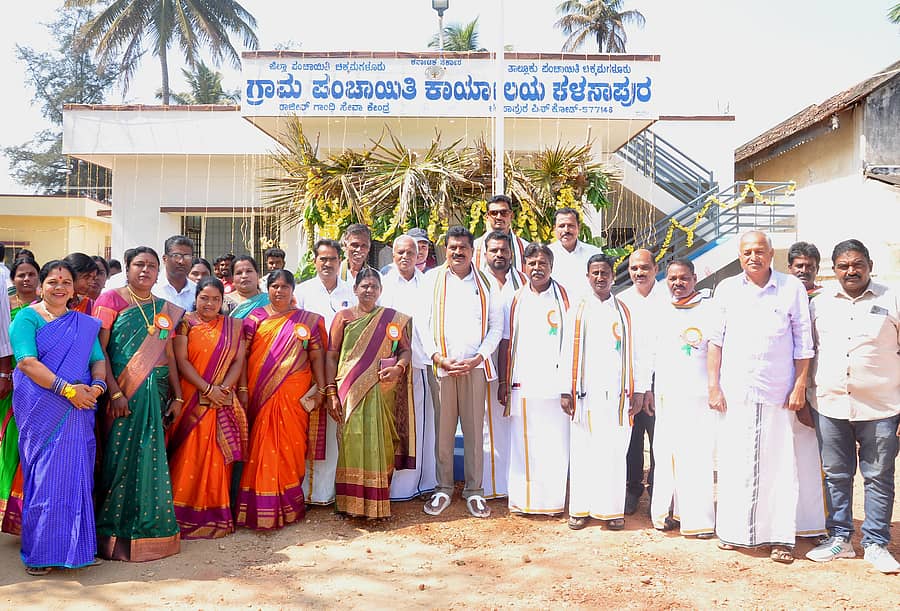 ಕಳಸಾಪುರ ಗ್ರಾಮ ಪಂಚಾಯಿತಿ ಕಚೇರಿಯನ್ನು ಶಾಸಕ ಎಚ್.ಡಿ.ತಮ್ಮಯ್ಯ ಉದ್ಘಾಟಿಸಿದರು