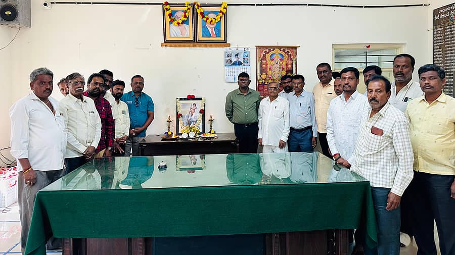 ದೇವನಹಳ್ಳಿಯ ತಾಲ್ಲೂಕು ಆಡಳಿತ ಸೌಧದಲ್ಲಿ ಅಂಬಿಗರ ಚೌಡಯ್ಯ ಜಯಂತಿಯಲ್ಲಿ ನಡೆಯಿತು