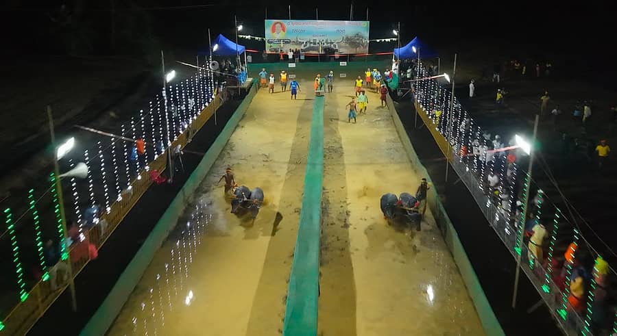 ಬೈಂದೂರು ಕಳವಾಡಿಯಲ್ಲಿ ನಡೆದ ಸೂರ್ಯ-ಚಂದ್ರ ಜೋಡುಕರೆ ಕಂಬಳದ ವಿಹಂಗಮ ನೋಟ