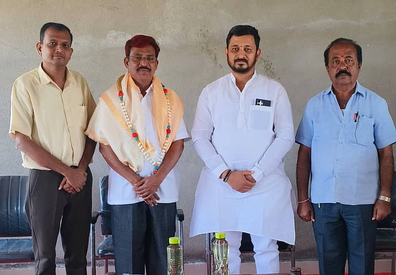 ಶಹಾಪುರ ತಾಲ್ಲೂಕಿನ ಸಗರ ಗ್ರಾಮದ ಸುಬೇದಾರ ಶಿಕ್ಷಣ ಸಂಸ್ಥೆಯಲ್ಲಿ ಗುರುವಾರ ಸಾಹಿತಿ ವಿಶ್ವಾರಾಧ್ಯ ಸತ್ಯಂಪೇಟ ಅವರನ್ನು ಗೌರವಿಸಲಾಯಿತು