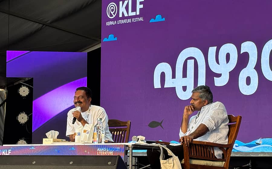 <div class="paragraphs"><p>ಕೇರಳ ಲಿಟರೇಚರ್ ಫೆಸ್ಟಿವಲ್ನಲ್ಲಿ ನಟ ಪ್ರಕಾಶ್ರಾಜ್ ಮಾತನಾಡಿದರು. ತನಿಖಾ ಪತ್ರಕರ್ತ ಜೋಸಿ ಜೋಸೆಫ್ ಇದ್ದಾರೆ</p></div>