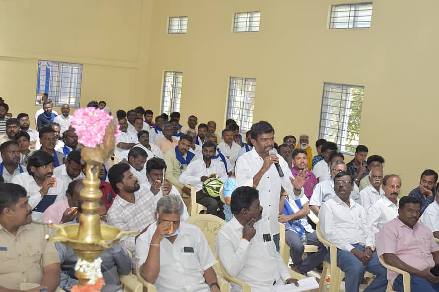 ಕೆಜಿಎಫ್‌ ಜಿಲ್ಲಾ ಪೊಲೀಸ್‌ ಕಚೇರಿಯಲ್ಲಿ ಗುರುವಾರ ನಡೆದ ದಲಿತರ ಕುಂದು ಕೊರತೆ ಸಭೆಯಲ್ಲಿ ಭಾಗವಹಿಸಿದ್ದ ದಲಿತ ಸಮುದಾಯದ ಪ್ರತಿನಿಧಿಗಳು