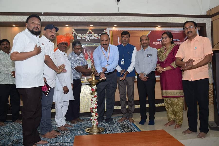 <div class="paragraphs"><p>ವಿಜಯಪುರದ ಜಿಲ್ಲಾಧಿಕಾರಿ ಕಚೇರಿ ಸಭಾಂಗಣದಲ್ಲಿ ಅಂಬಿಗರ ಚೌಡಯ್ಯ ಜಯಂತಿ ಕಾರ್ಯಕ್ರಮ ನಡೆಯಿತು</p></div>