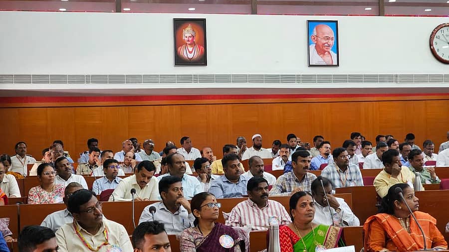 ಬಾಗಲಕೋಟೆಯಲ್ಲಿ ಗುರುವಾರ ನಡೆದ ತರಬೇತಿ ಕಾರ್ಯಾಗಾರದಲ್ಲಿ ಪಾಲ್ಗೊಂಡಿದ್ದ ಅಧಿಕಾರಿಗಳು