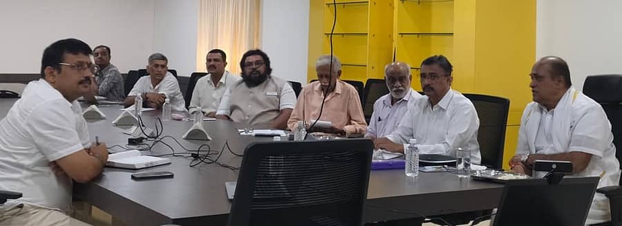 ಕ್ಯಾಂಪ್ಕೊ ಅಧ್ಯಕ್ಷ ಎಸ್.ಆರ್. ಸತೀಶ್ಚಂದ್ರ ಅಧ್ಯಕ್ಷತೆಯಲ್ಲಿ ಸಭೆ ನಡೆಯಿತು