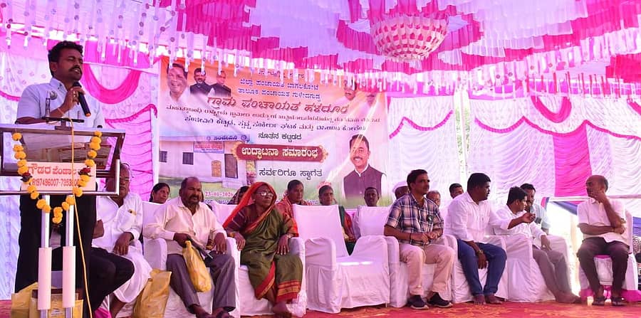 ಗುಳೇದಗುಡ್ಡ ತಾಲ್ಲೂಕಿನ ಹಳದೂರ ಗ್ರಾ.ಪಂ. ವ್ಯಾಪ್ತಿಯ ಅಲ್ಲೂರ ಎಸ್‌ಪಿ ಗ್ರಾಮದಲ್ಲಿ ಸಂಜೀವಿನಿ ಕಟ್ಟಡವನ್ನು ತಾಲ್ಲೂಕು ಪಂಚಾಯಿತಿ ಇಒ ಮಲ್ಲಿಕಾರ್ಜುನ ಬಡಿಗೇರ ಉದ್ಘಾಟಿಸಿ ಮಾತನಾಡಿದರು