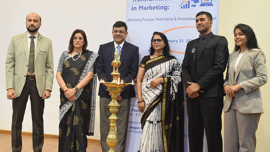 ಮೈಸೂರಿನ ಎಸ್‌ಡಿಎಂ–ಐಎಂಡಿಯಲ್ಲಿ ಶುಕ್ರವಾರ ಆಯೋಜಿಸಿದ್ದ ವಿಚಾರಸಂಕಿರಣವನ್ನು ಅವಿವಾ ಇಂಡಿಯಾದ ಬ್ಯಾಂಕ್‌ ಅಶ್ಯೂರನ್ಸ್‌ನ ನ್ಯಾಷನಲ್‌ ಹೆಡ್‌ ಛಾಯನ್‌ ಗುಪ್ತ ಉದ್ಘಾಟಿಸಿದರು