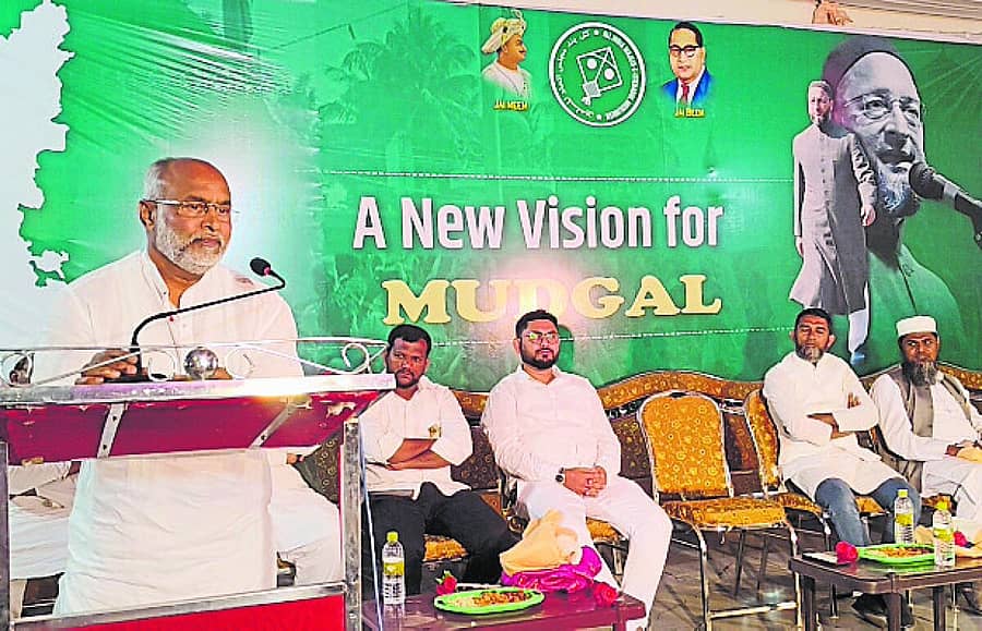 <div class="paragraphs"><p>ಮುದಗಲ್ ಪಟ್ಟಣದ ಖದೀಜಾ ಫಂಕ್ಷನ್ ಹಾಲ್ನಲ್ಲಿ ನಡೆದ ಕಾರ್ಯಕ್ರಮದಲ್ಲಿ ಎಐಎಂಐಎಂ ರಾಜ್ಯ ಘಟದ ಅಧ್ಯಕ್ಷ ಲತೀಫ್ ಖಾನ್ ಪಠಾಣ ಮಾತನಾಡಿದರು</p></div>