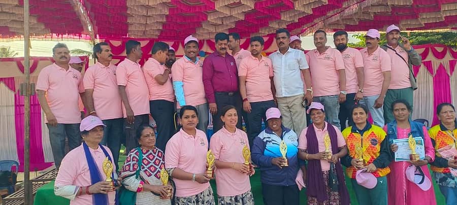 ಕುಣಿಗಲ್ ತಾಲ್ಲೂಕು ಸರ್ಕಾರಿ ನೌಕರರ ಸಂಘದ ಕ್ರೀಡಾಕೂಟ ವಿಜೇತರಿಗೆ ಬಹುಮಾನ ವಿತರಿಸಲಾಯಿತು