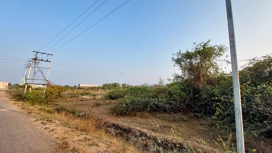 ಶಹಾಪುರ ತಾಲ್ಲೂಕಿನ ಭೀಮರಾಯನಗುಡಿ ಕೃಷ್ಣಾ ಕಾಡಾ ಆಡಳಿತ ಕಚೇರಿಯ (ಶಹಾಪುರ-ಕಲಬುರ್ಗಿ ಹೆದ್ದಾರಿಯ ಬಲ ಭಾಗ) ಎದುರುಗಡೆ ಇರುವ ಜಾಗ