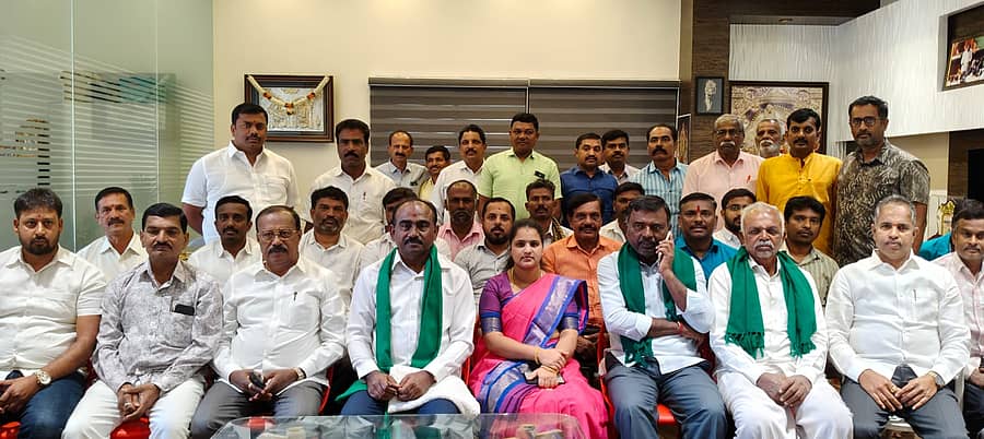 <div class="paragraphs"><p>ಬಿಡದಿಯ ತಮ್ಮ ನಿವಾಸದಲ್ಲಿ ಶುಕ್ರವಾರ ನಡೆದ ಸುದ್ದಿಗೋಷ್ಠಿಯಲ್ಲಿ ಜೆಡಿಎಸ್ ಜಿಲ್ಲಾಧ್ಯಕ್ಷ ಎ. ಮಂಜುನಾಥ್ ಮಾತನಾಡಿದರು.&nbsp;&nbsp;</p></div>