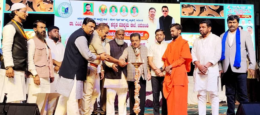 ಜಮಖಂಡಿಯ ಎಪಿಜೆ ಅಬ್ದುಲ್‌ ಕಲಾಂ ಶಾಲೆಯ 18ನೇ ವಾರ್ಷಿಕೋತ್ಸವ ಕಾರ್ಯಕ್ರಮವನ್ನು ಗಣ್ಯರು ಉದ್ಘಾಟಿಸಿದರು