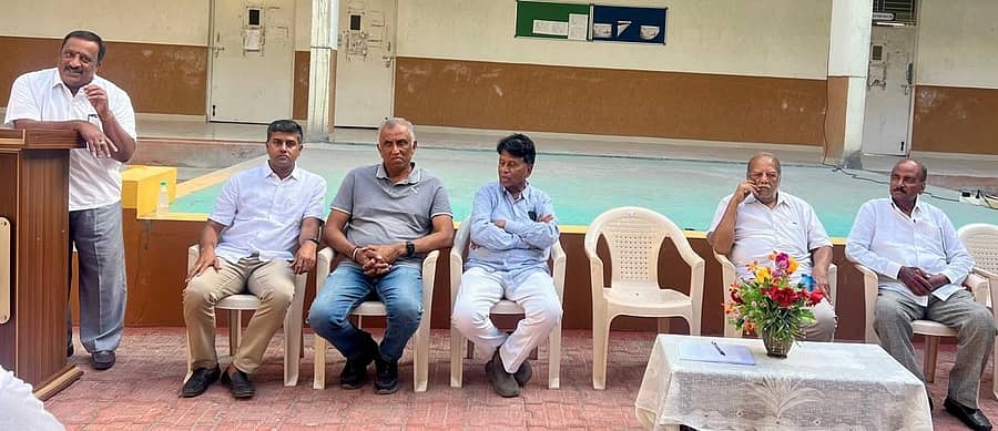 ಮೈಸೂರು ತಾಲ್ಲೂಕಿನ ಮೈಸೆಮ್ ಕಾಲೇಜಿನಲ್ಲಿ ಶನಿವಾರ ನಡೆದ ಸಭೆಯಲ್ಲಿ ಶಿವಕುಮಾರ್ ಮಾತನಾಡಿದರು