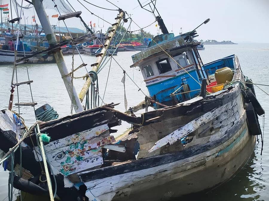 ಕಾರವಾರ ತಾಲ್ಲೂಕಿನ ಮುದಗಾ ಬಂದರಿನಲ್ಲಿ ಪರ್ಸಿನ್ ಬೋಟ್ ಹೂಳಿನಲ್ಲಿ ಸಿಲುಕಿಕೊಂಡಿತ್ತು.
(ಸಂಗ್ರಹ ಚಿತ್ರ)