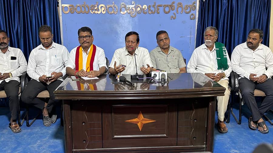 <div class="paragraphs"><p>ಬಸವರಾಜ ಕಳಸ ಪತ್ರಿಕಾ ಗೋಷ್ಠಿಯಲ್ಲಿ ಮಾತನಾಡಿದರು</p></div>