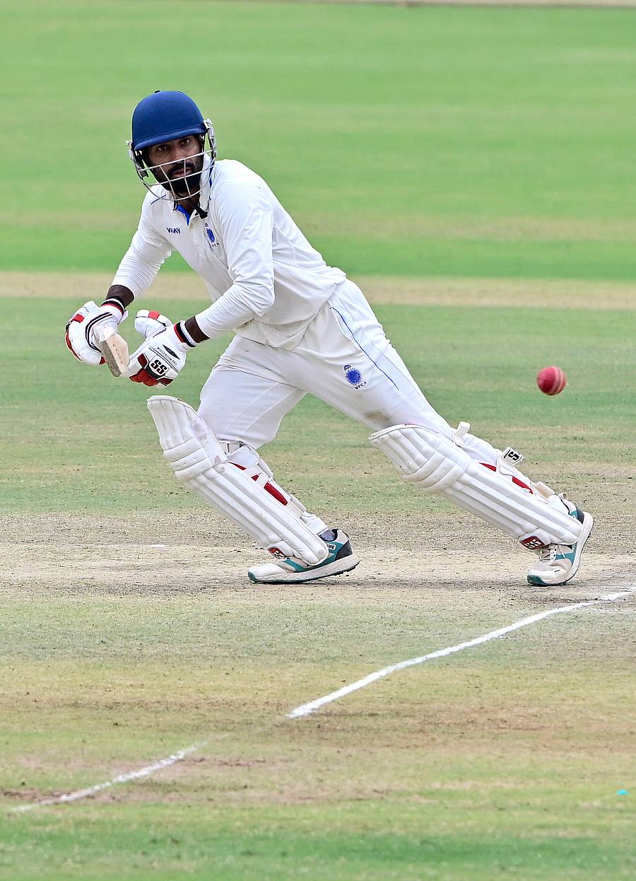 <div class="paragraphs"><p>&nbsp; ಮಧ್ಯಪ್ರದೇಶ ತಂಡದ ಹಿಮಾಂಶು ಮಂತ್ರಿ&nbsp; &nbsp;ಅಜೇಯ ಅರ್ಧಶತಕ ಸಿಡಿಸಿದರು  </p></div>