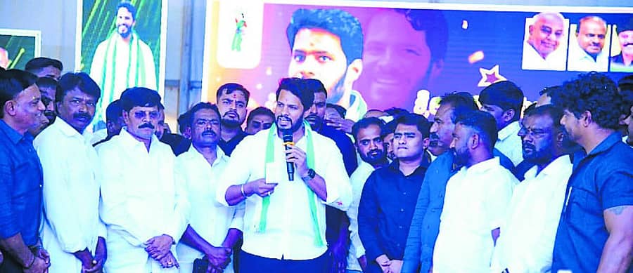 <div class="paragraphs"><p>ಜೆಡಿಎಸ್ ಕಾರ್ಯಕರ್ತರ ಸಭೆಯಲ್ಲಿ ಜೆಡಿಎಸ್ ಯುವ ಘಟಕದ ರಾಜ್ಯಾಧ್ಯಕ್ಷ ನಿಖಿಲ್ ಕುಮಾರಸ್ವಾಮಿ ಮಾತನಾಡಿದರು</p></div>