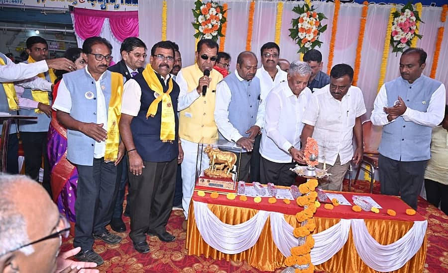 ಗುಬ್ಬಿಯಲ್ಲಿ ಮುಕ್ತಿ ವಾಹನ ಲೋಕಾರ್ಪಣೆ, ಅಭಿವೃದ್ಧಿ ಕಾಮಗಾರಿಗೆ ಚಾಲನೆ ನೀಡಿದ ಕೇಂದ್ರ ಸಚಿವ ವಿ. ಸೋಮಣ್ಣ, ಶಾಸಕ ಎಸ್.ಆರ್. ಶ್ರೀನಿವಾಸ್